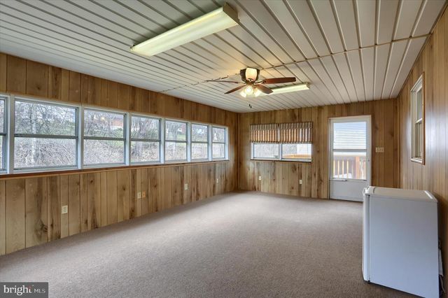 1132 LOOP DR, Harrisburg, PA 17112