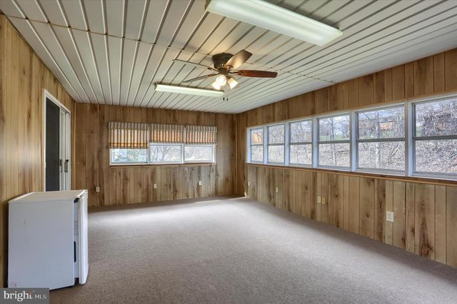 1132 LOOP DR, Harrisburg, PA 17112