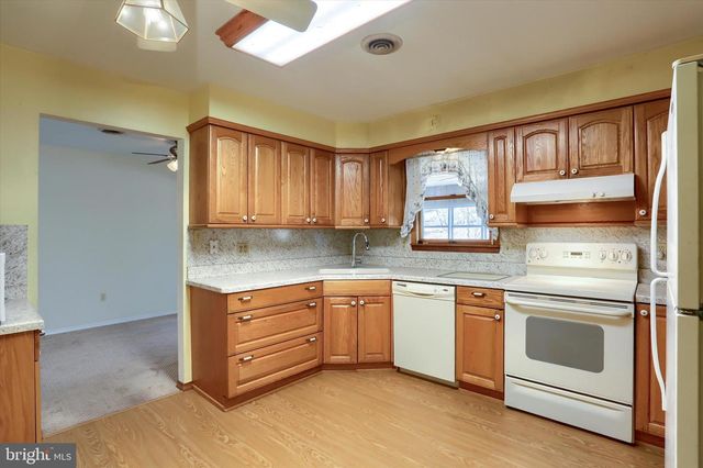 1132 LOOP DR, Harrisburg, PA 17112