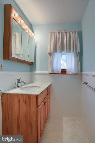 1132 LOOP DR, Harrisburg, PA 17112