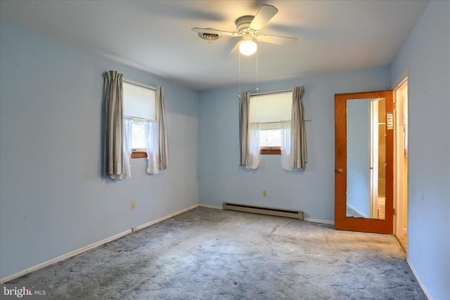 1132 LOOP DR, Harrisburg, PA 17112