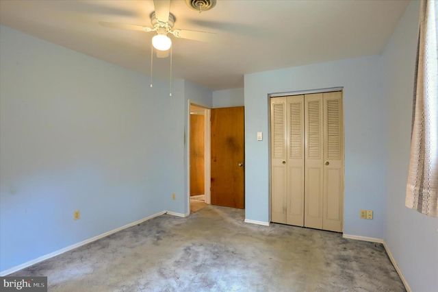 1132 LOOP DR, Harrisburg, PA 17112