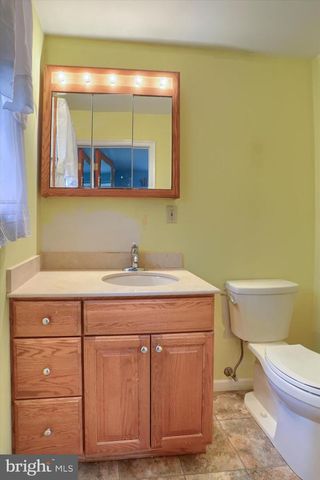 1132 LOOP DR, Harrisburg, PA 17112