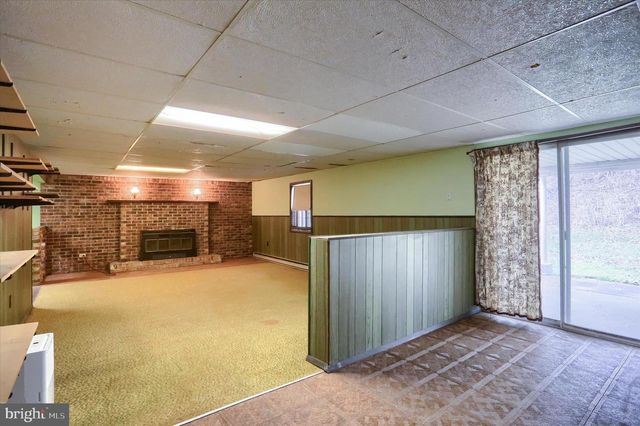 1132 LOOP DR, Harrisburg, PA 17112