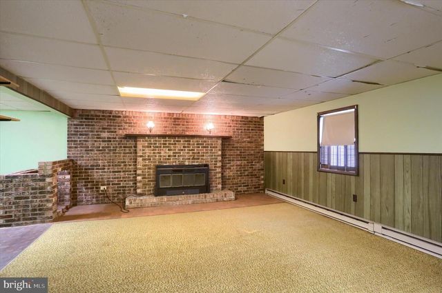 1132 LOOP DR, Harrisburg, PA 17112