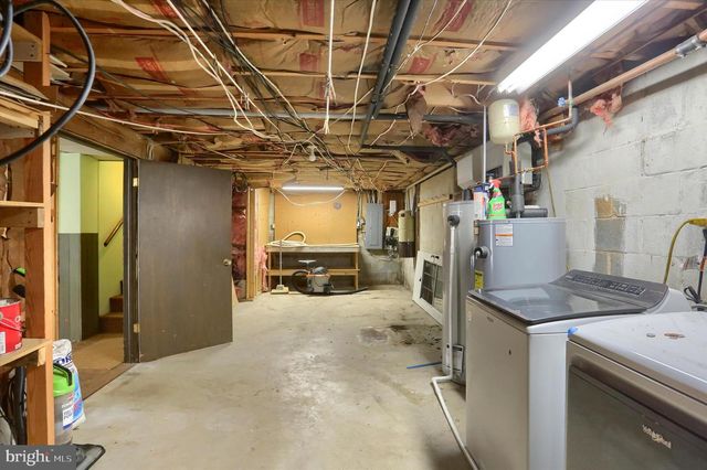 1132 LOOP DR, Harrisburg, PA 17112