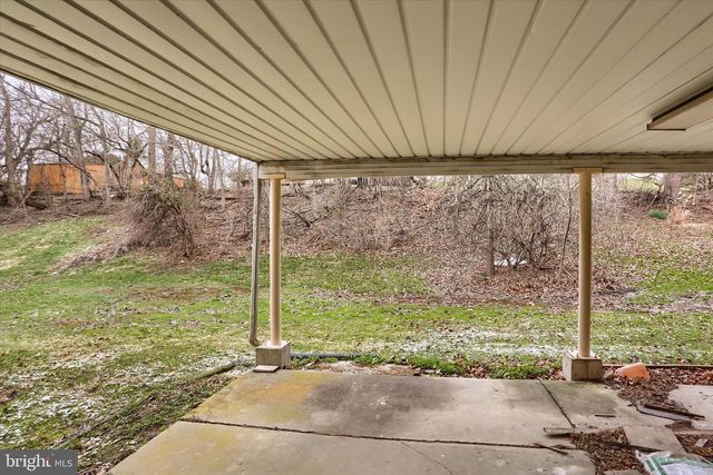 1132 LOOP DR, Harrisburg, PA 17112