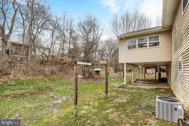 1132 LOOP DR, Harrisburg, PA 17112