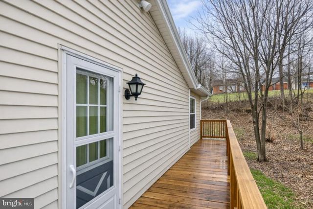 1132 LOOP DR, Harrisburg, PA 17112