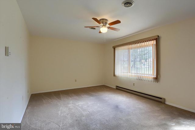 1132 LOOP DR, Harrisburg, PA 17112