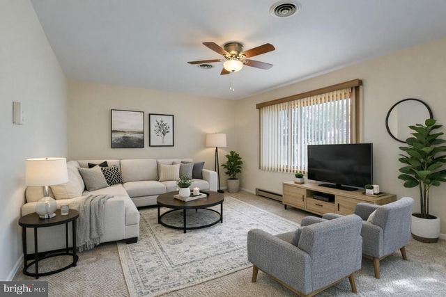 1132 LOOP DR, Harrisburg, PA 17112