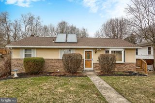 1132 LOOP DR, Harrisburg, PA 17112