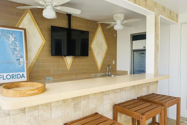 1987 NE 123rd St, North Miami, FL 33181