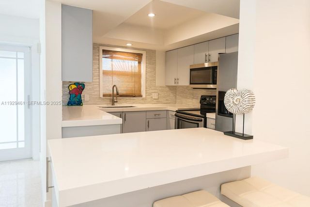 1987 NE 123rd St, North Miami, FL 33181