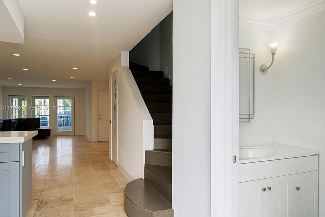 1987 NE 123rd St, North Miami, FL 33181