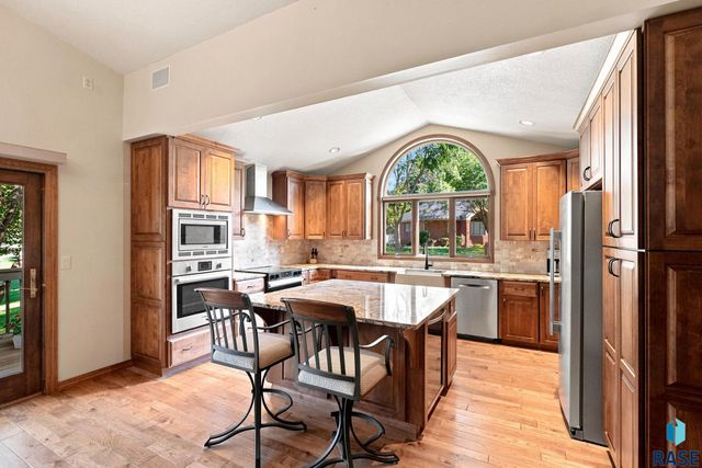 5109 S Sweetbriar Dr Drive, Sioux Falls, SD 57108