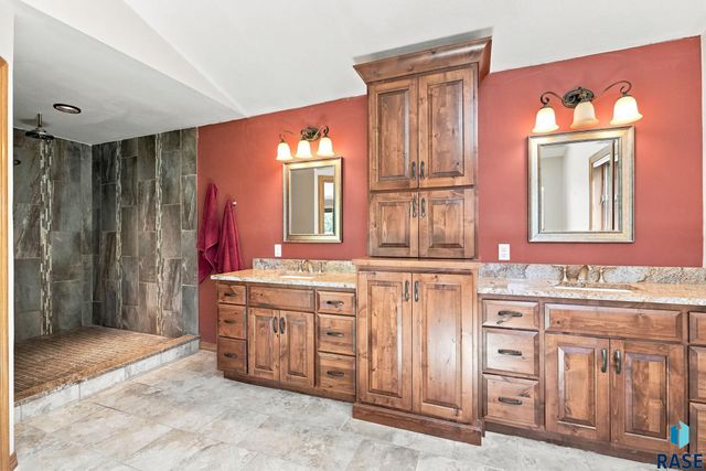 5109 S Sweetbriar Dr Drive, Sioux Falls, SD 57108