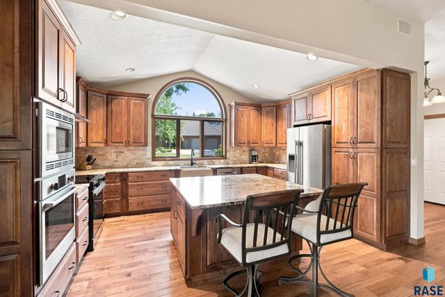 5109 S Sweetbriar Dr Drive, Sioux Falls, SD 57108