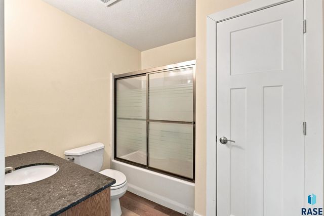 5109 S Sweetbriar Dr Drive, Sioux Falls, SD 57108