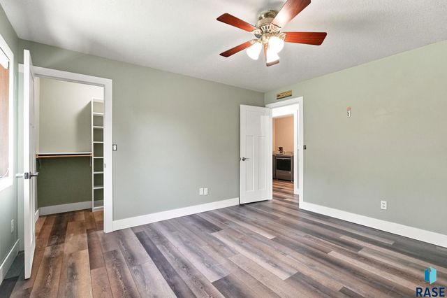 5109 S Sweetbriar Dr Drive, Sioux Falls, SD 57108