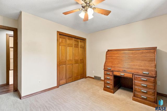 5109 S Sweetbriar Dr Drive, Sioux Falls, SD 57108