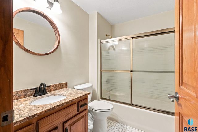 5109 S Sweetbriar Dr Drive, Sioux Falls, SD 57108