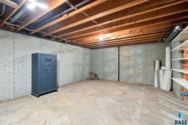 5109 S Sweetbriar Dr Drive, Sioux Falls, SD 57108