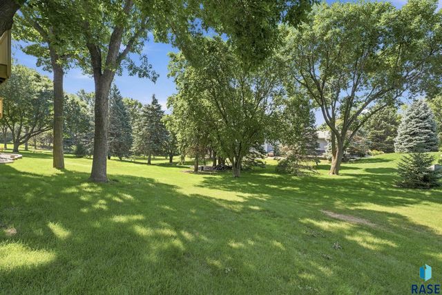 5109 S Sweetbriar Dr Drive, Sioux Falls, SD 57108