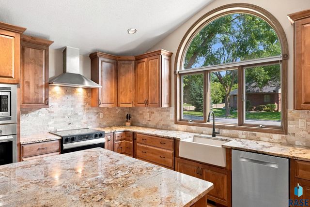 5109 S Sweetbriar Dr Drive, Sioux Falls, SD 57108