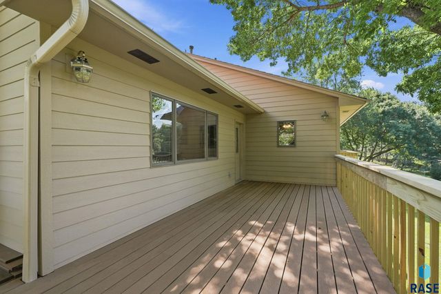 5109 S Sweetbriar Dr Drive, Sioux Falls, SD 57108