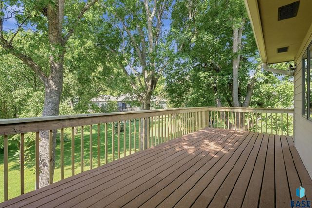 5109 S Sweetbriar Dr Drive, Sioux Falls, SD 57108