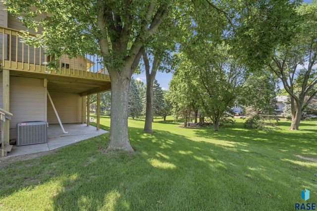 5109 S Sweetbriar Dr Drive, Sioux Falls, SD 57108