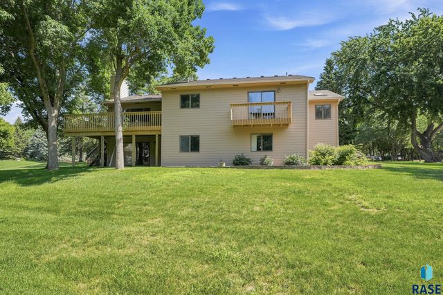 5109 S Sweetbriar Dr Drive, Sioux Falls, SD 57108