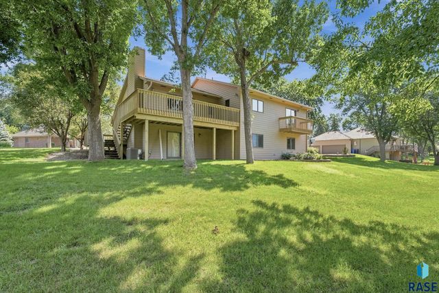 5109 S Sweetbriar Dr Drive, Sioux Falls, SD 57108