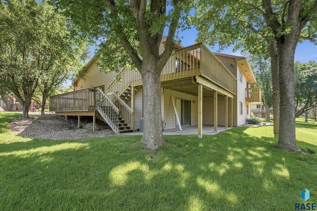 5109 S Sweetbriar Dr Drive, Sioux Falls, SD 57108