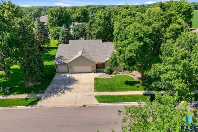 5109 S Sweetbriar Dr Drive, Sioux Falls, SD 57108