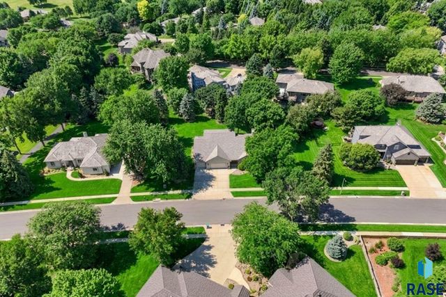 5109 S Sweetbriar Dr Drive, Sioux Falls, SD 57108