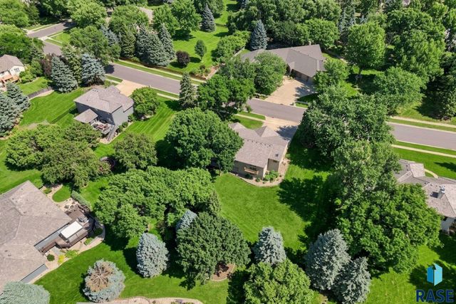 5109 S Sweetbriar Dr Drive, Sioux Falls, SD 57108