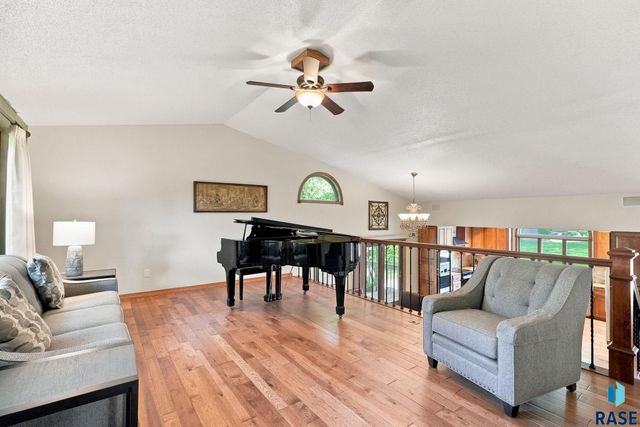 5109 S Sweetbriar Dr Drive, Sioux Falls, SD 57108