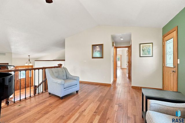 5109 S Sweetbriar Dr Drive, Sioux Falls, SD 57108