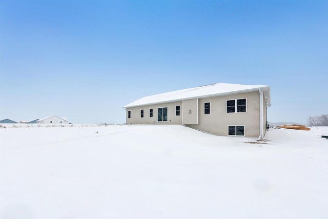 2712 WESTLINE ROAD, Suamico, WI 54313