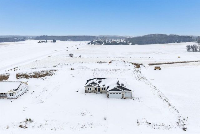 2712 WESTLINE ROAD, Suamico, WI 54313