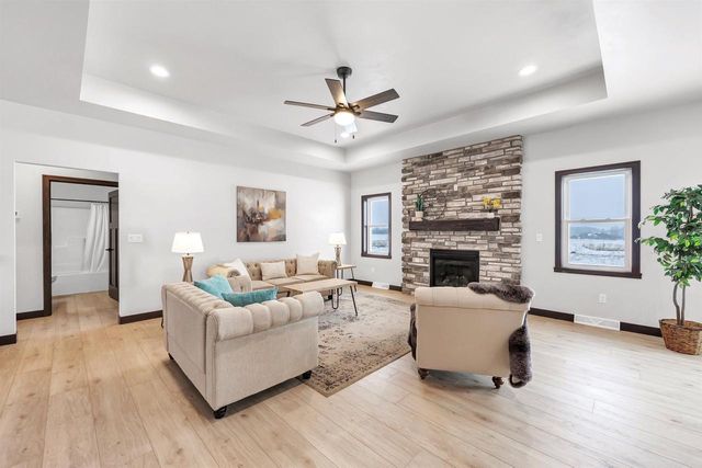 2712 WESTLINE ROAD, Suamico, WI 54313