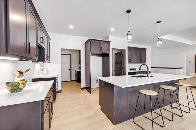 2712 WESTLINE ROAD, Suamico, WI 54313