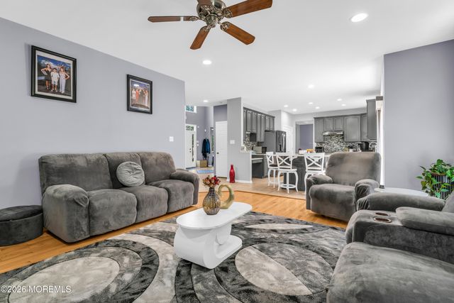 702 Cedar Point Court, Toms River, NJ 08753