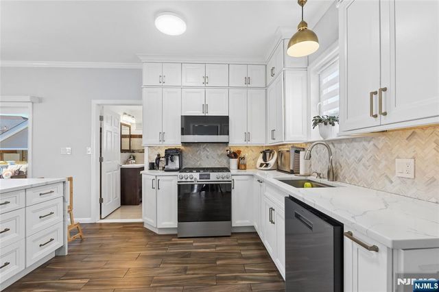 77 Scrivens Street, Totowa, NJ 07512