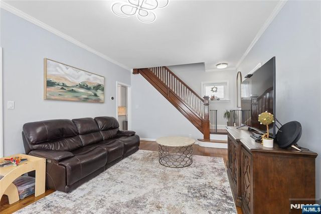 77 Scrivens Street, Totowa, NJ 07512