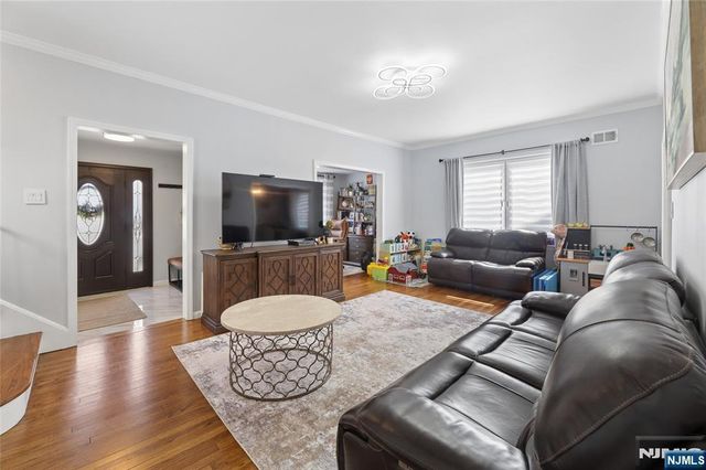 77 Scrivens Street, Totowa, NJ 07512