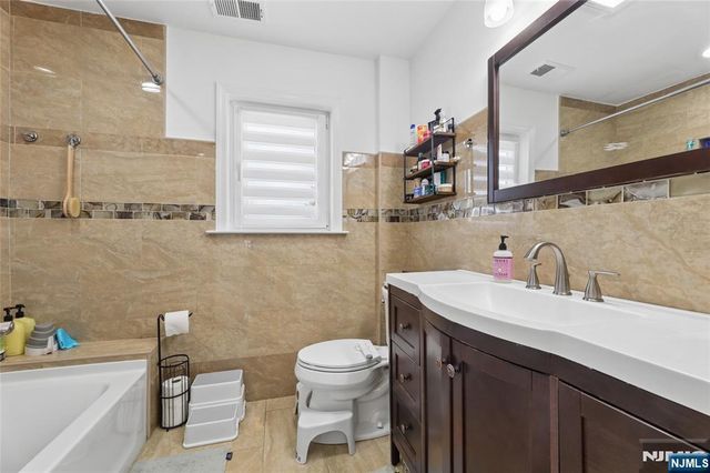 77 Scrivens Street, Totowa, NJ 07512