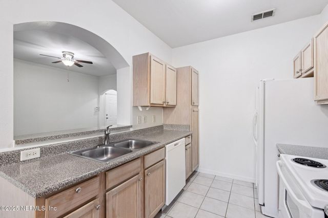 7800 POINT MEADOWS Drive, 613, Jacksonville, FL 32256
